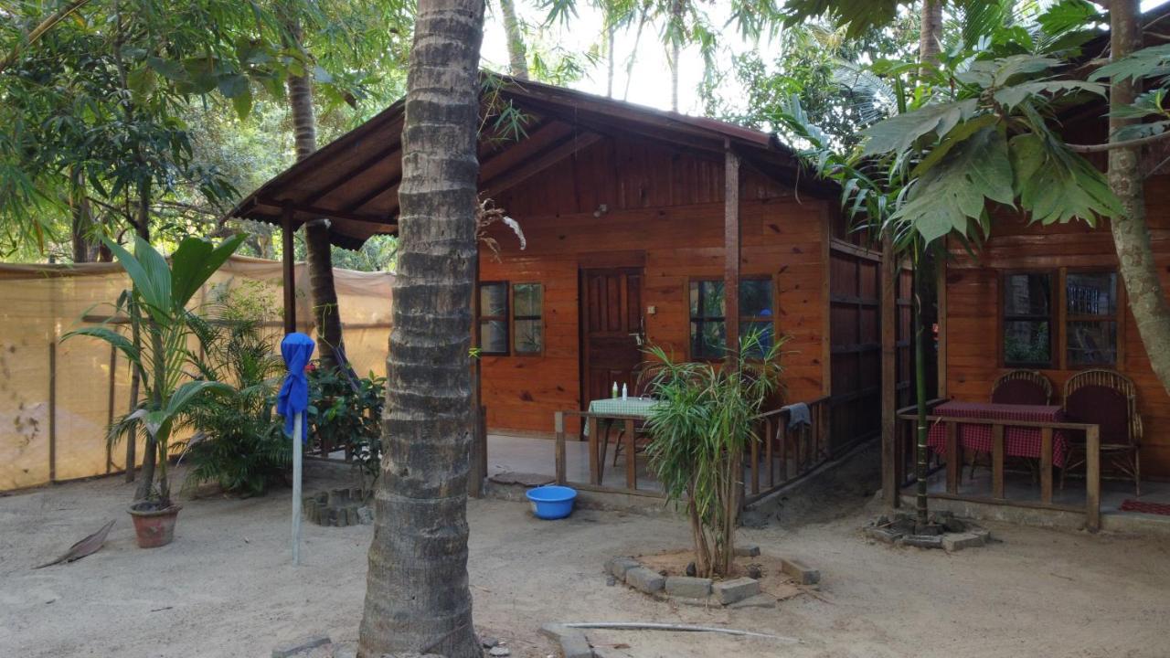 Fernandes Bar And Restaurant Bed & Breakfast คานาโคนา ภายนอก รูปภาพ