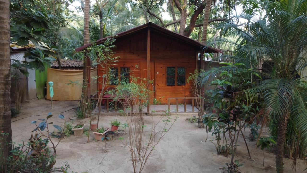 Fernandes Bar And Restaurant Bed & Breakfast คานาโคนา ภายนอก รูปภาพ