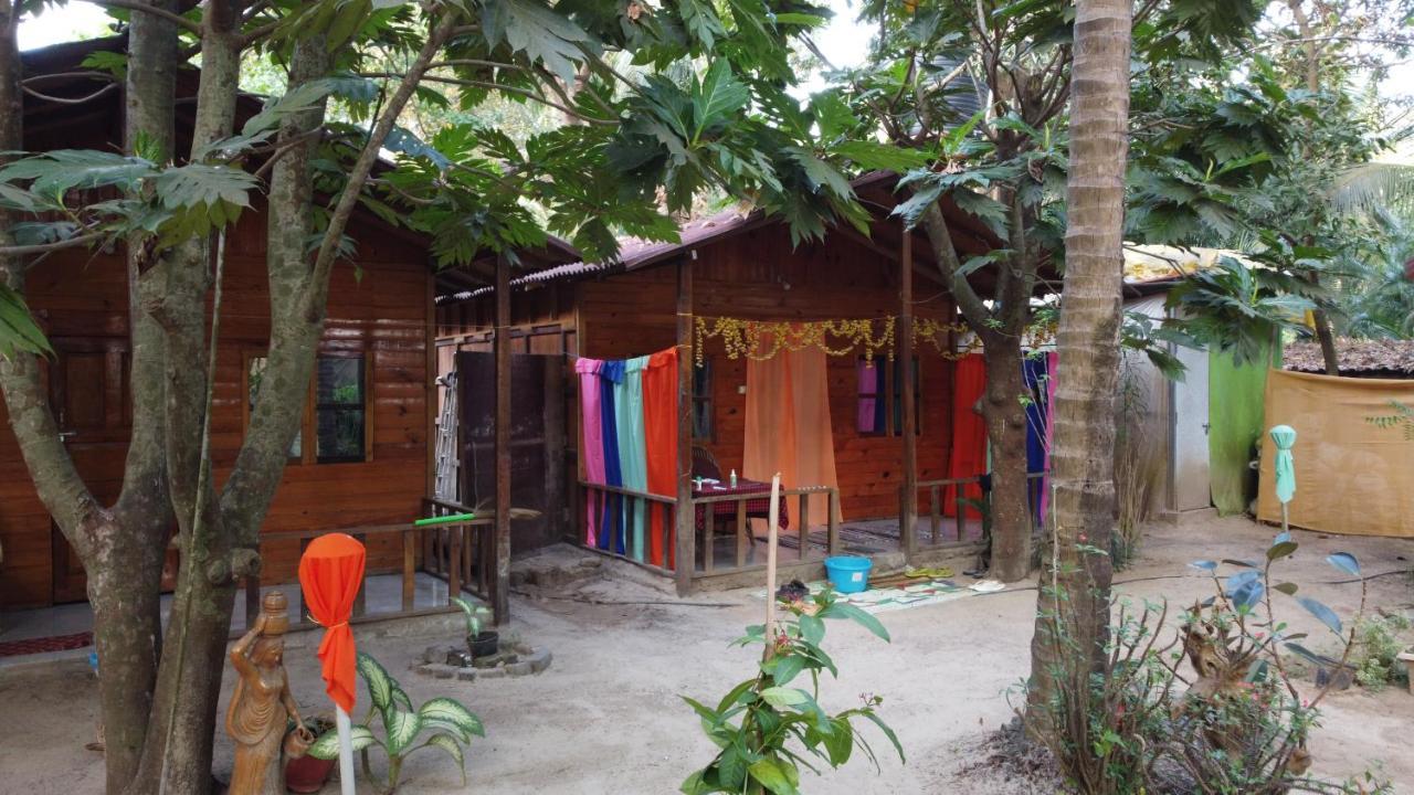 Fernandes Bar And Restaurant Bed & Breakfast คานาโคนา ภายนอก รูปภาพ